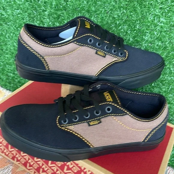 Vans Men’s Atwood Outcore Phantom/Black
VN000CX8B29
Sneakers - Picture 10 of 16